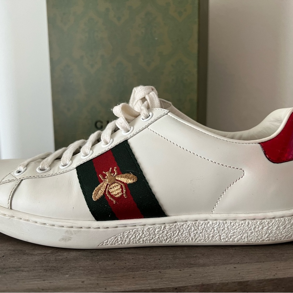 Gucci Ace Leather Sneakers with Red and Green Accents - Woman’s